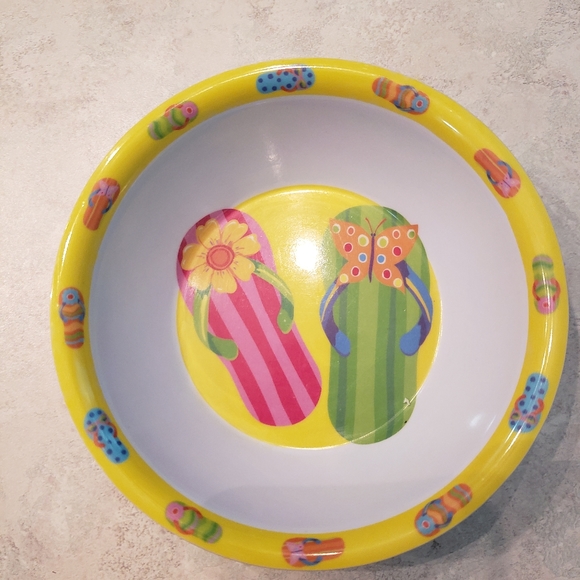 3 fun cups and bowl. 2 plastic cups, one thin stainless steel and small bowl. - Picture 10 of 12